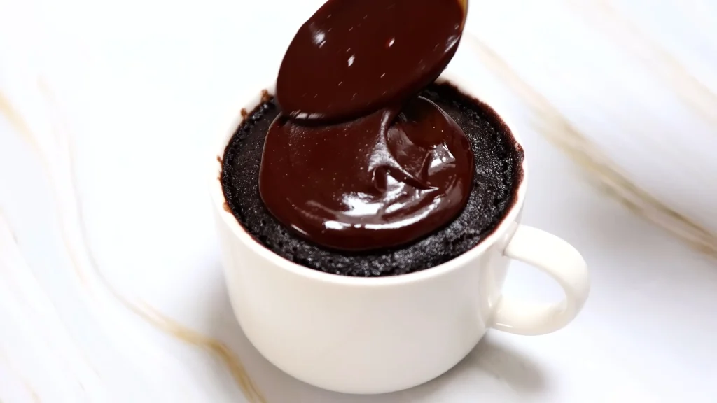 Topping chocolate on Oreo mug cake